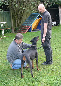 Michi kann die Finger nicht von den Mdels lassen :-)))